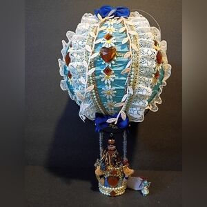 Elegant Blue and White Hot Air Balloon Decor